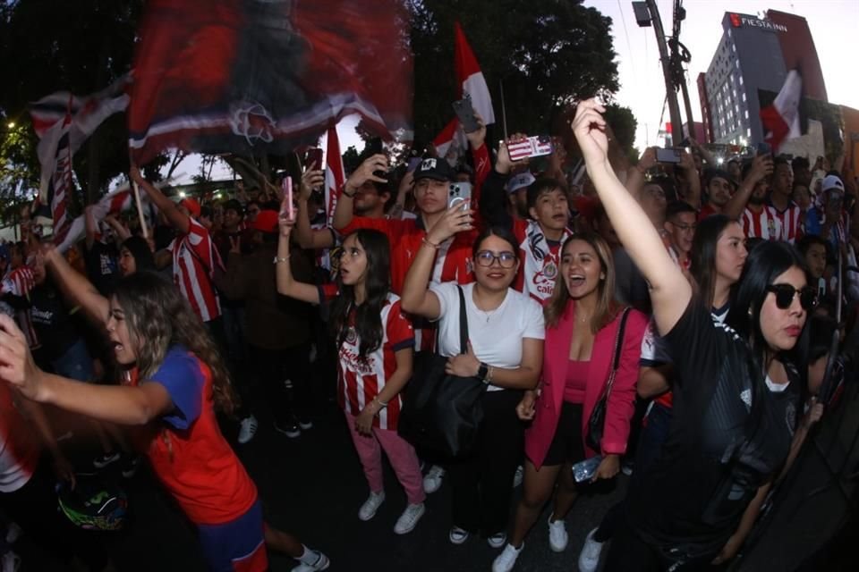 Público femenino, e incluso menores, se hicieron presentes.