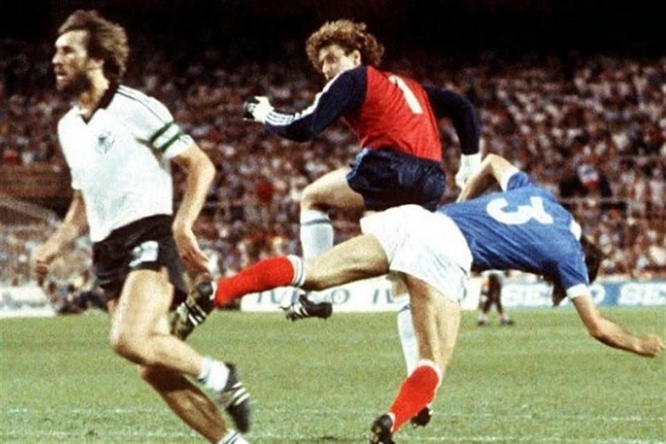 Shucmacher y el brutal golpe sobre el francés Patrick Battiston en España 82.