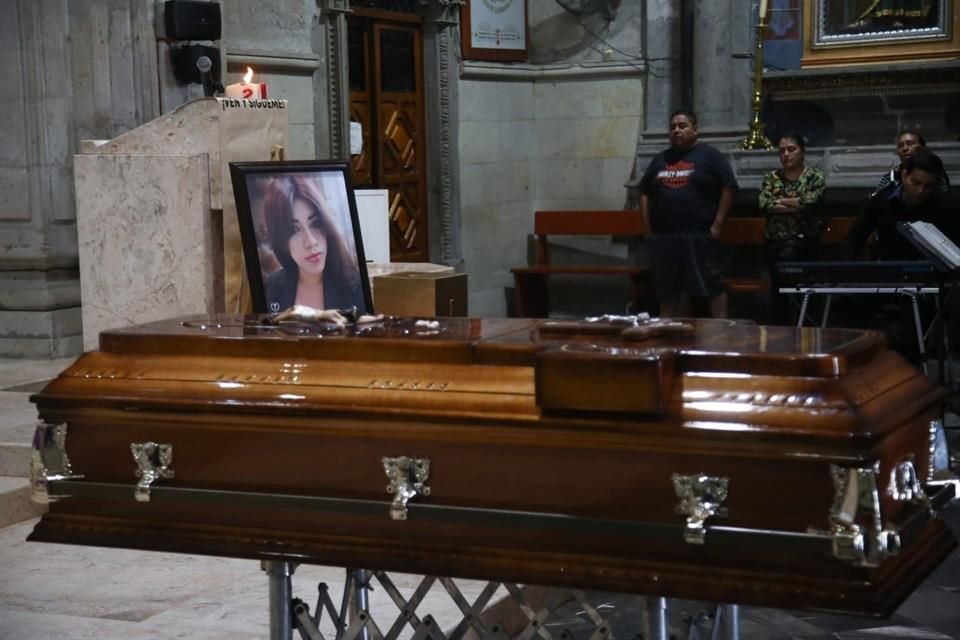 La misa para despedir el cuerpo de Blanca Lilia Rodríguez Galeana se celebró en la Parroquia de Nuestra Señora del Rosario, en Zapotlanejo.