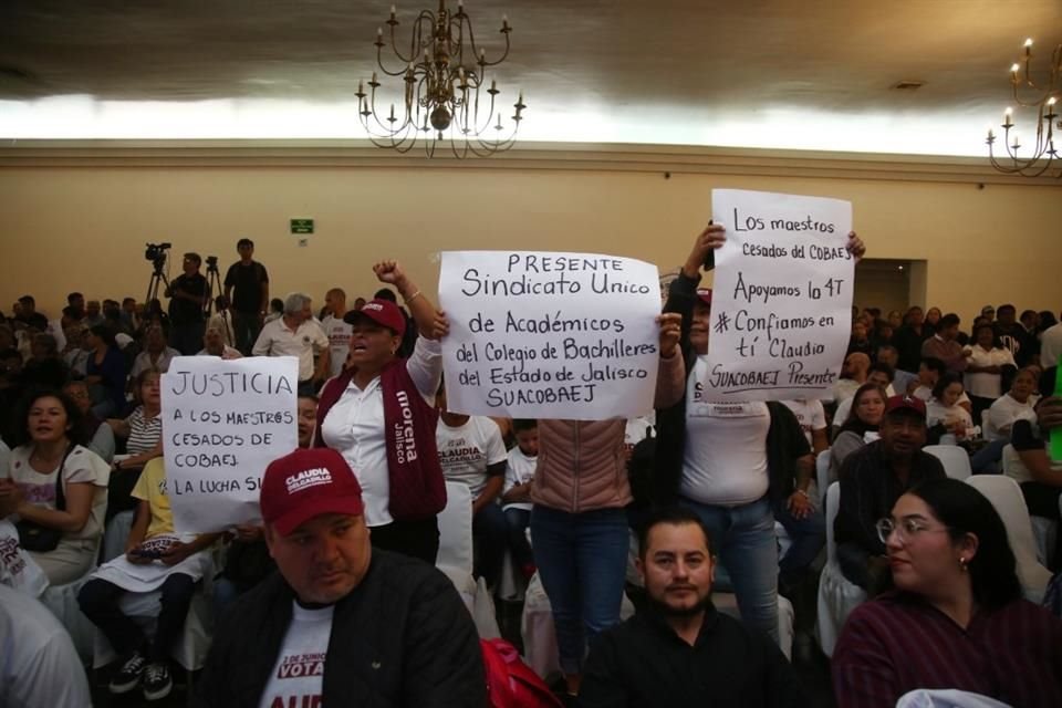 Claudia Delgadillo se reunió con miembros del sector educativo en Guadalajara.