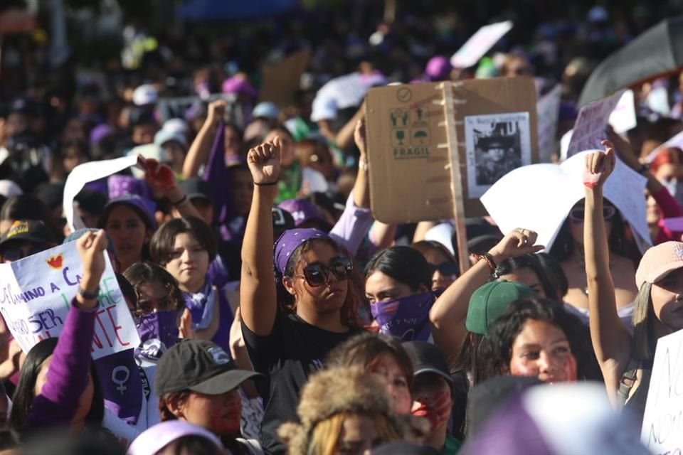 Investigadores y activistas señalan que hay una deuda social, económica y de justicia con las mujeres.