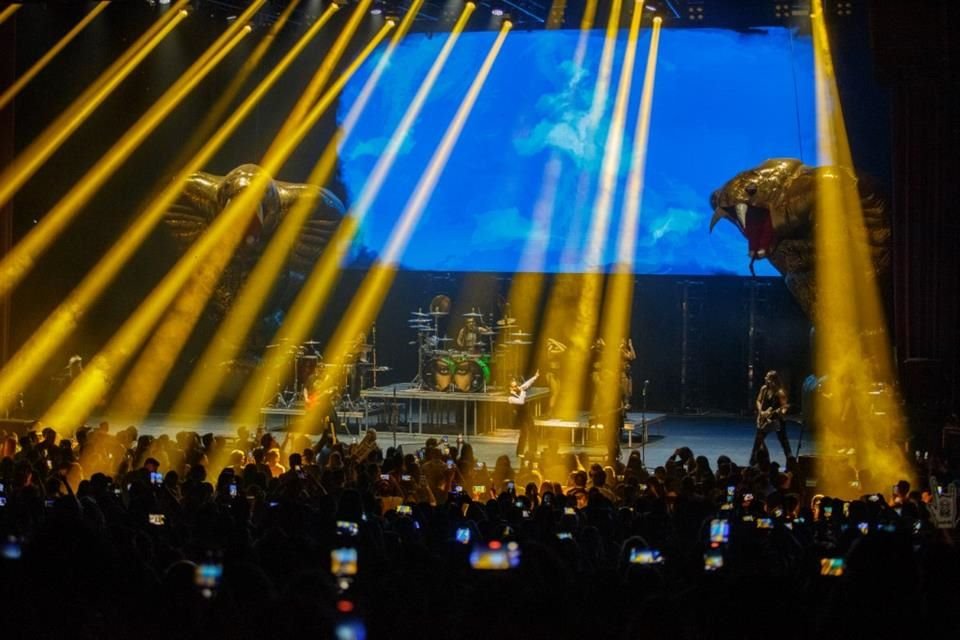 Moderatto se presentó en el Auditorio Telmex como parte de su gira 'Moderatto ¡Adiós Amigos!'.