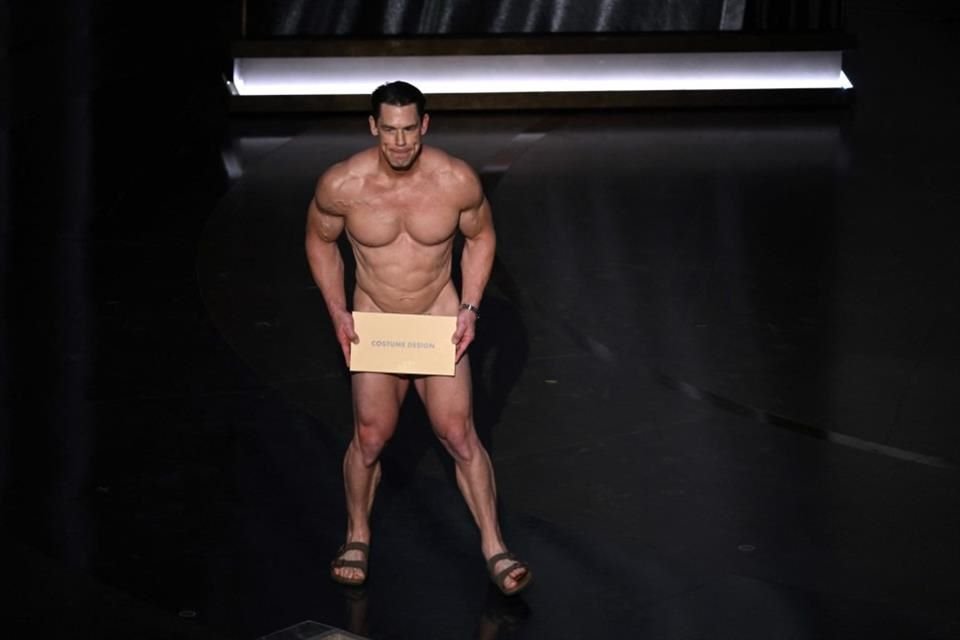 John Cena presentó el premio al Mejor Diseño de Vestuario