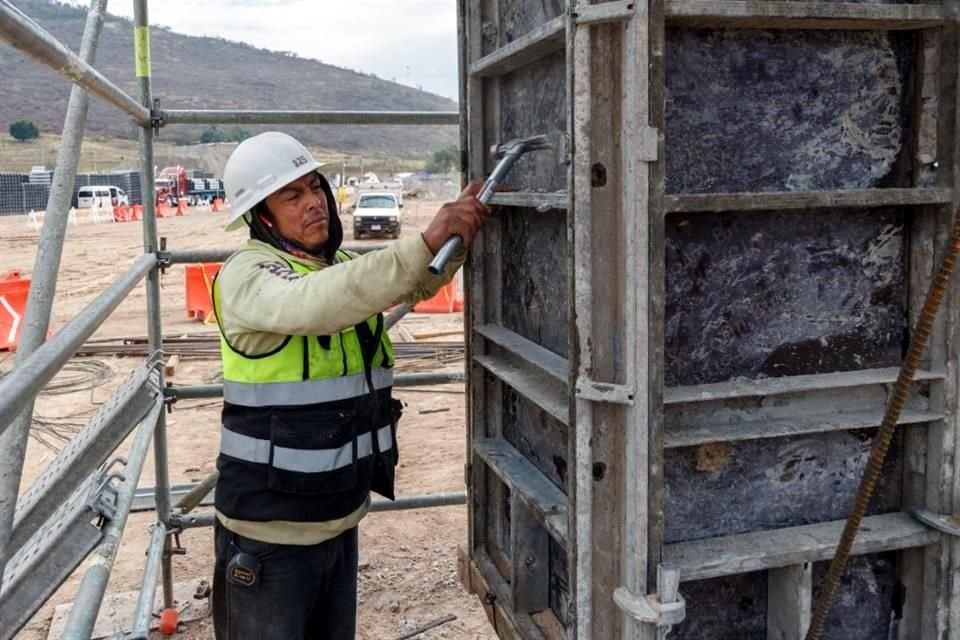 Para levantar el taller de torno es fundamental Pablo Merino Escudero. Es originario de Puebla.