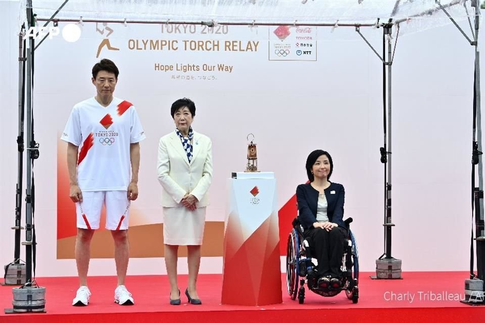 Hubo una pequeña ceremonia para recibir el fuego olímpico en la capital nipona.