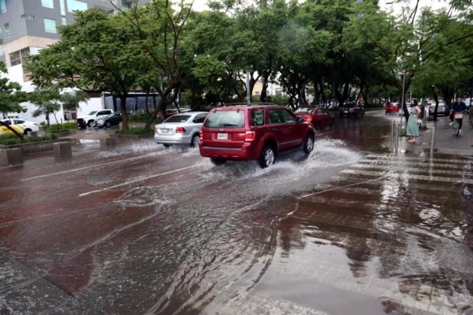 La zona de Chapultepec también se vio afectada por encharcamientos.