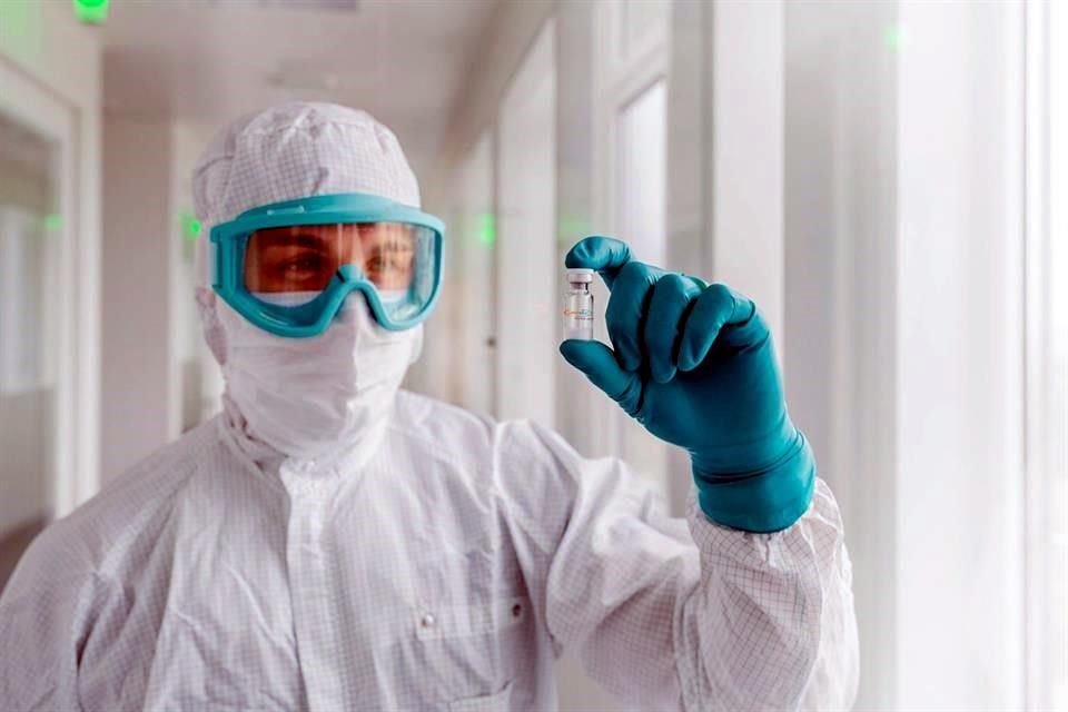 Participantes menores de 60 años registraron una eficacia del 53% para prevenir cualquier forma de infección sintomática, 77% para evitar cuadros moderados y 100% contra hospitalización y muerte.