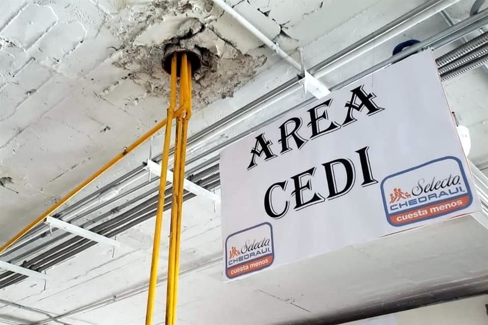 100 personas fueron sacadas por una fuga de gas de un supermercado ubicado sobre Avenida México.