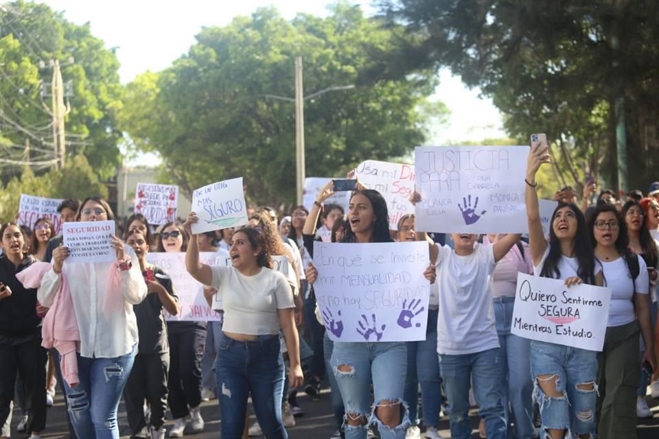 El asesinato de dos mujeres en UTEG Olímpica indignó a la comunidad universitaria, que salió a exigir mayor seguridad.