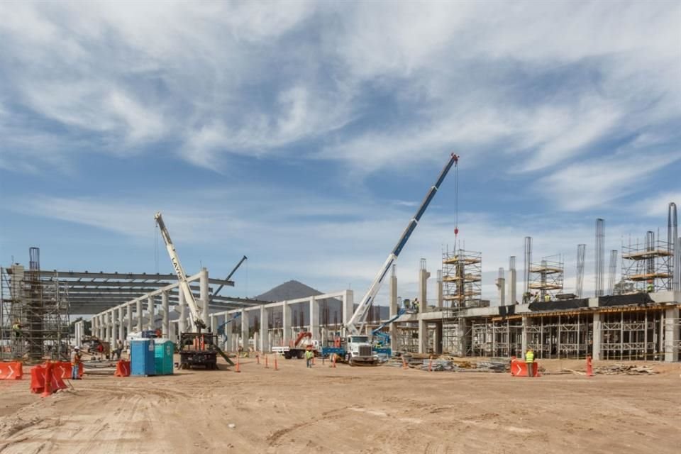 Trabajan en la construcción del complejo de talleres y cocheras de la Linea 4 del tren eléctrico de la ZMG.