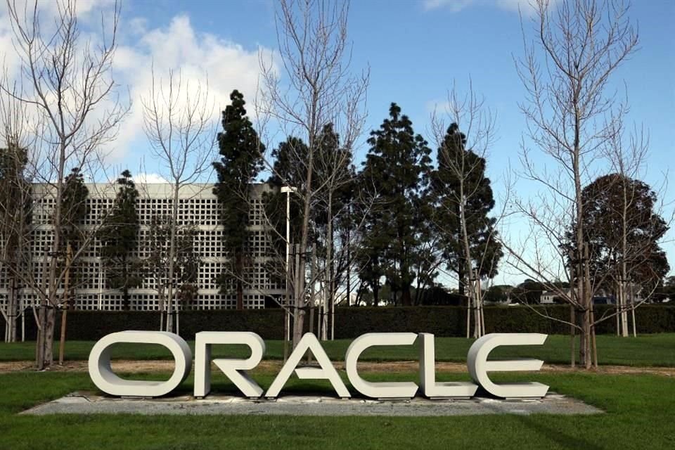 El patrimonio de Larry Ellison, cofundador de Oracle, subió a 393 mil millones de dólares.