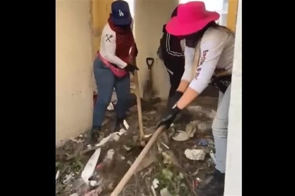 Dentro de una casa abandonada, miembros del Colectivo Guerreros Buscadores encontraron osamentas que podrían pertenecer al menos a dos personas.