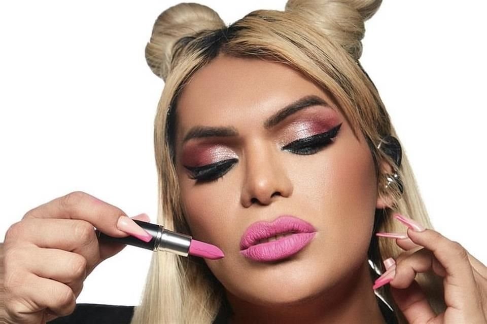 Wendy Guevara se convierte en la primera mujer trans mexicana que colabora con la reconocida marca de cosméticos MAC.