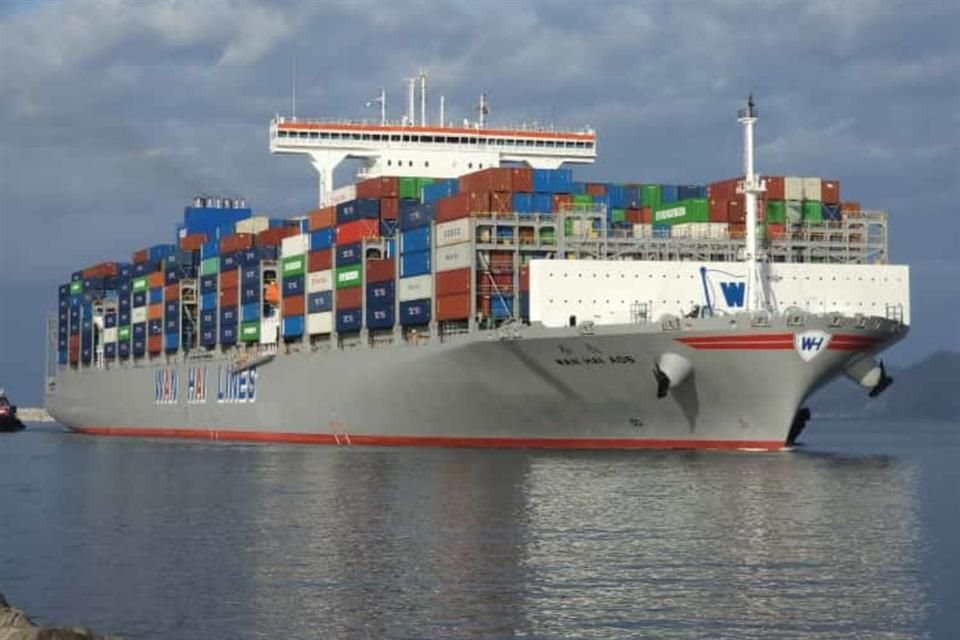 Manzanillo transportó 3 millones 699 mil TEUs en 2023.