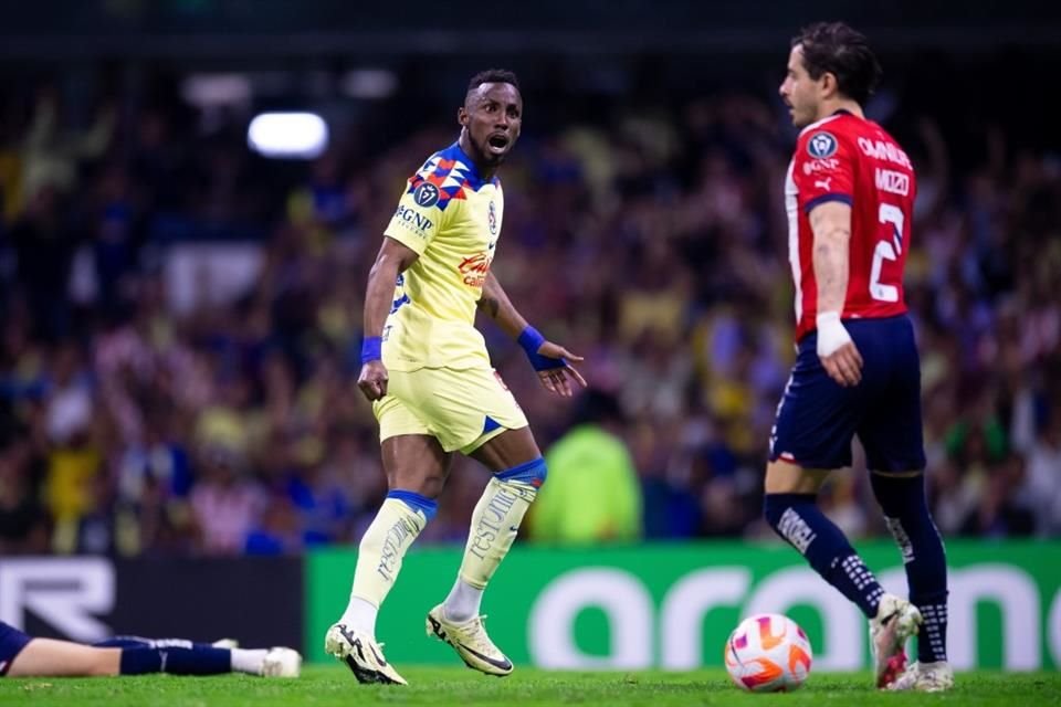 Chivas opuso resistencia y venció 3-2 al América, pero fue insuficiente en el global (5-3) para evitar la eliminación de la Concachampions.