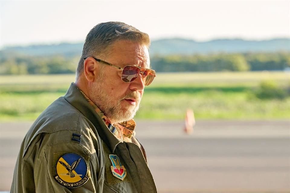 Capitán Eddie 'Reaper' Grimm (Russell Crowe)