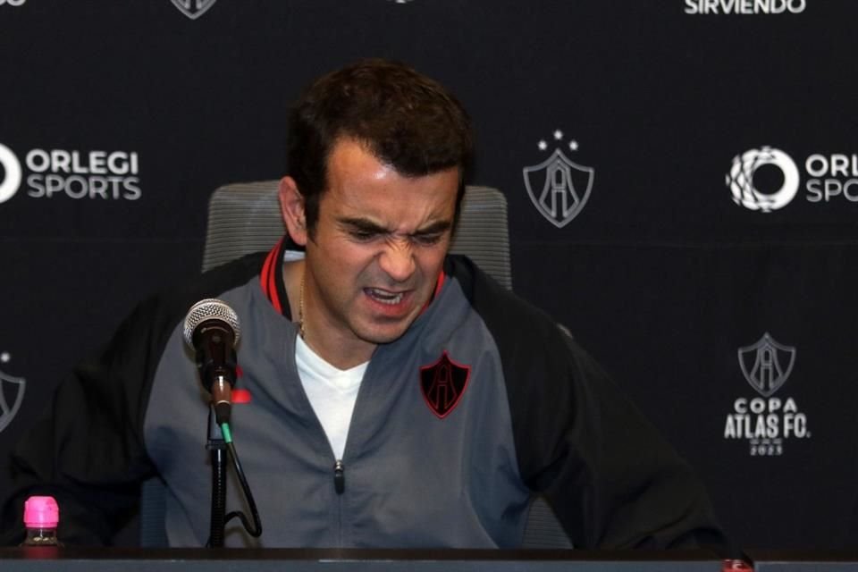 José Riestra confirmó la permanencia de Beñat San José.