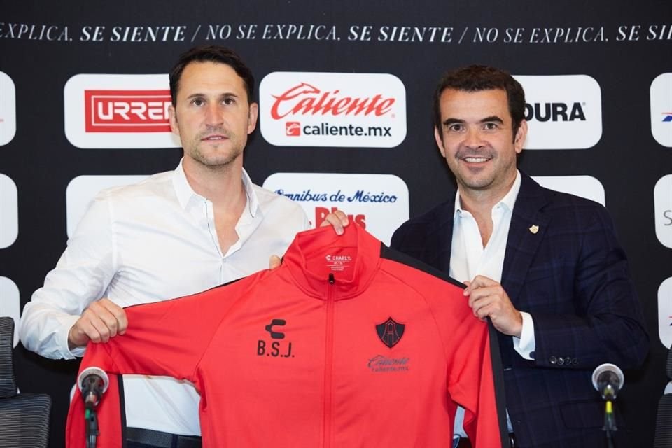 El directivo del Atlas, José Riestra aclaró que Beñat San José sigue contemplado para seguir como técnico.