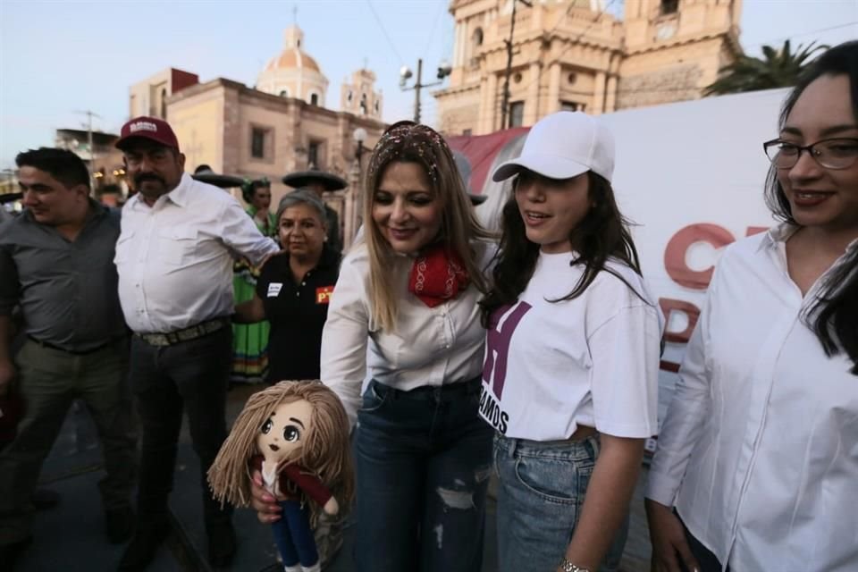 Claudia Delgadillo hizo propuestas para las regiones Altos Sur y Altos Norte sobre infraestructura carretera, hospitales y escuelas.