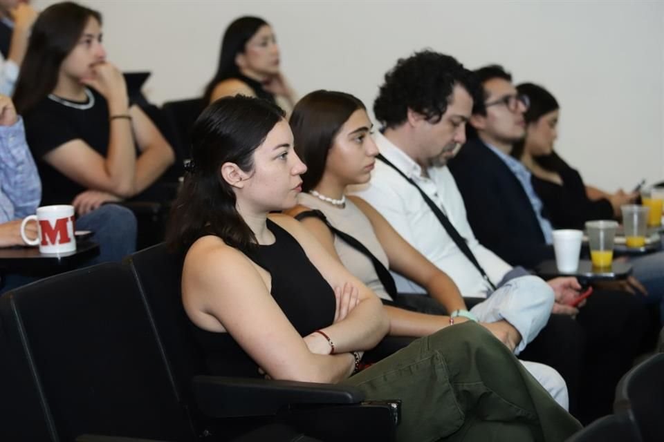 Consejeros de Mural observan el debate de los candidatos al gobierno de Jalisco