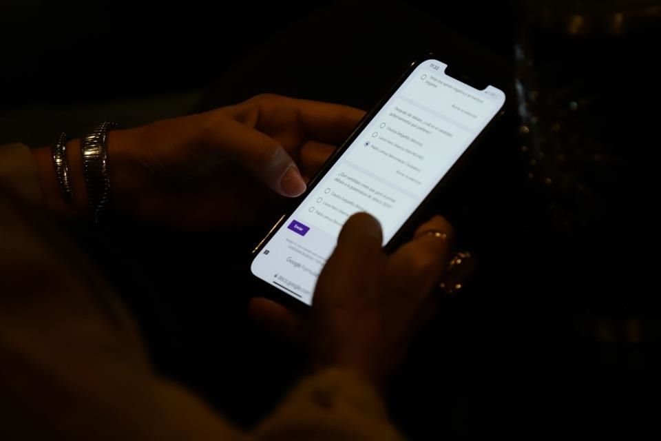 Consejeros de Mural observan el debate de los candidatos al gobierno de Jalisco