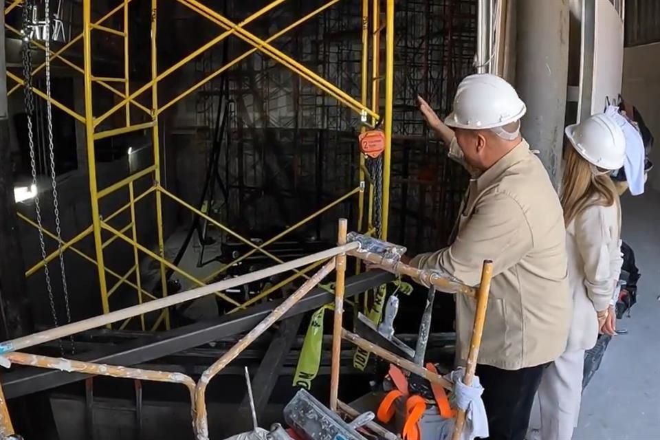 Enrique Alfaro hizo un recorrido por lo que será la principal atracción de JAPI, antes Trompo Mágico: El teatro volador.
