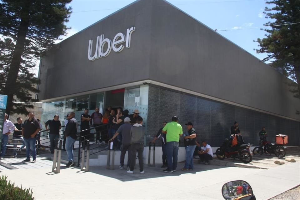 Choferes de Uber buscan justicia por Gabriel Pérez, quien fue encontrado sin vida el pasado 17 de Marzo, tras varios días de estar desaparecido.