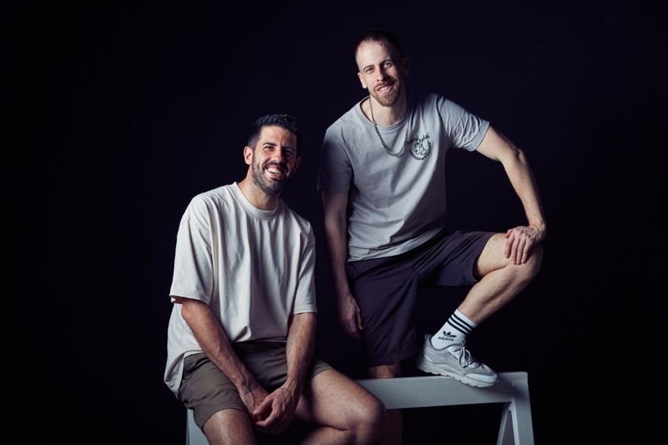 Adrián Salas y Rubén Sierra  de La Pegatina, banda española de rumba catalana y ska.