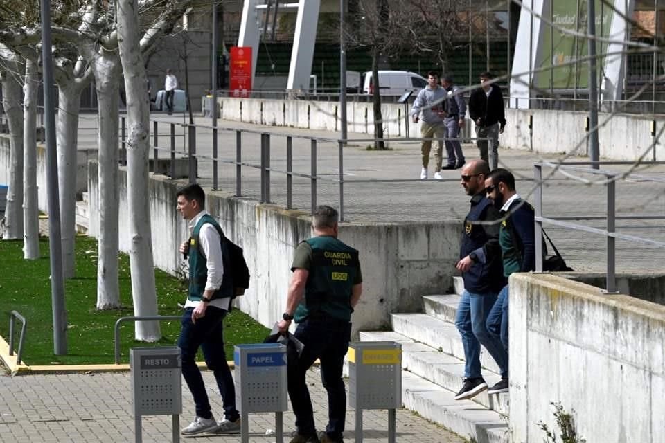 Se dice que la investigación arrojará con poco más de 10 detenidos, pero no se han dado más detalles.