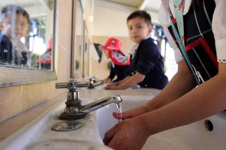 Aspecto de un Jardín de Niños en Ecatepec, que ganó un amparo para que el Ayuntamiento le suministre agua potable diario.