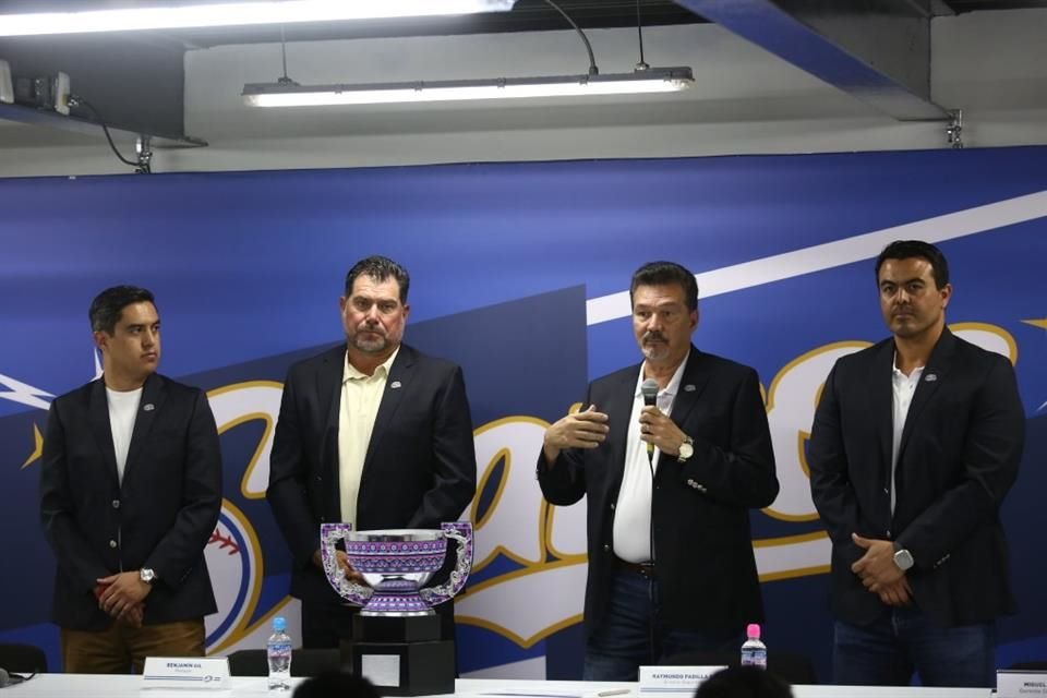 Miguel Ángel Covarrubias , Benjamín Gil, Raymundo Padilla y Miguel Solís.