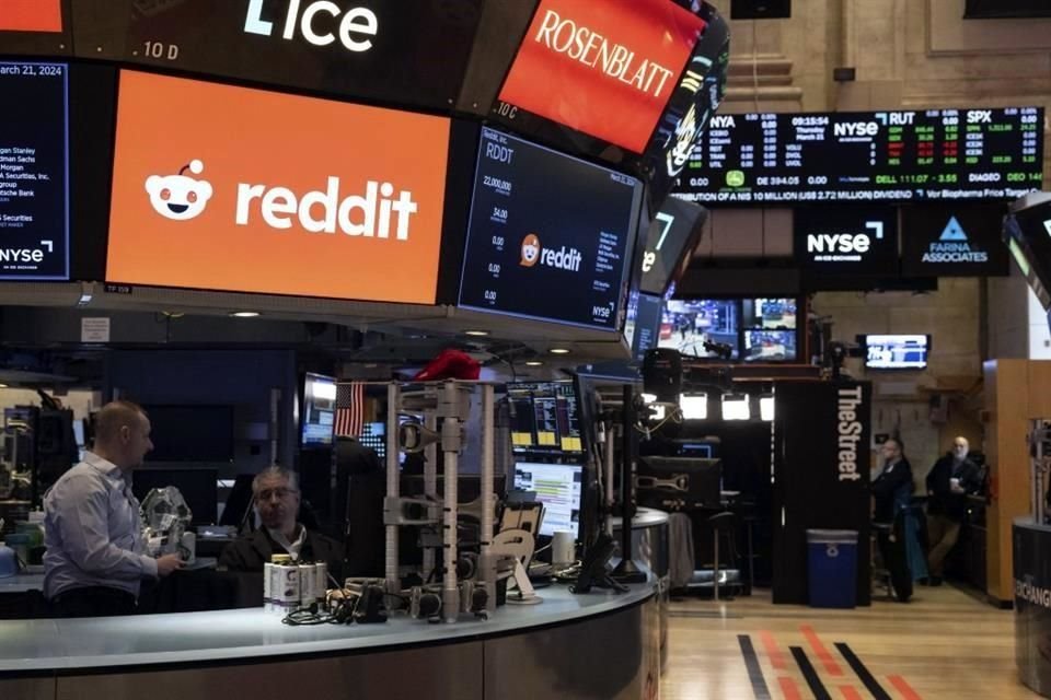 Reddit comenzó a cotizar en la Bolsa de Valores de Nueva York con el símbolo bursátil 'RDDT'.