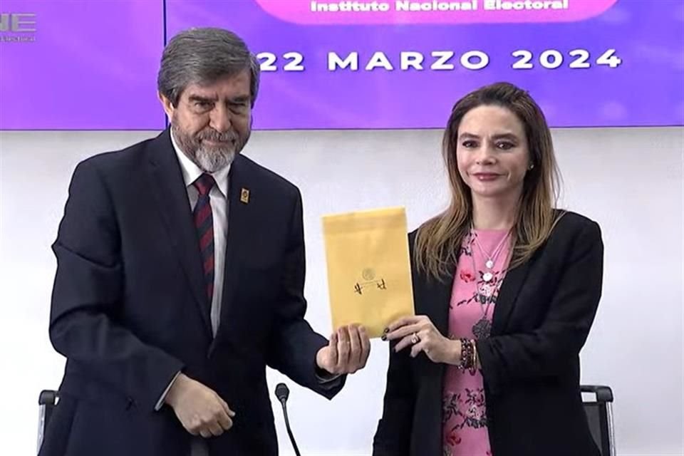 Humberto Orozco y Astrid Humphrey.