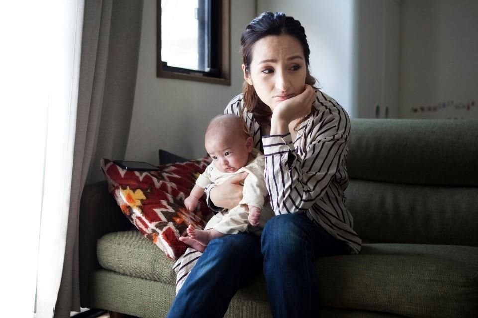 Las mujeres compaginan el trabajo de cuidados con la vida familiar, lo que deviene en cansancio extremo y limita su desarrollo profesional.