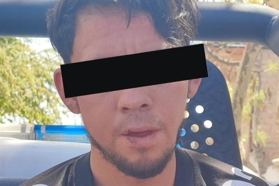 Elementos del Escuadrón Montado se encontraban en su recorrido de vigilancia cuando avistaron una columna de humo proveniente del Cerro del Colli.