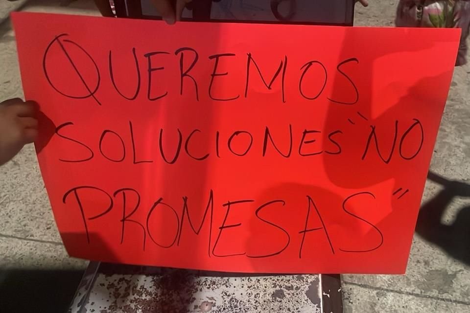 De no haber una solución, dijeron los inconformes, seguirán bloqueando la circulación cada semana.