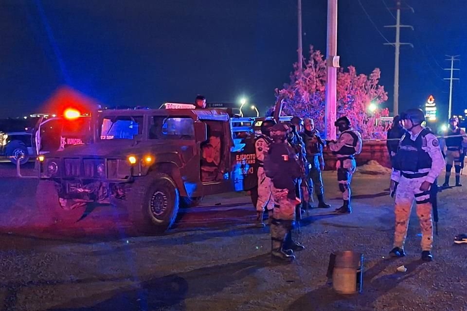 Un accidente entre un vehículo de la Guardia Nacional y un auto compacto dejó 10 personas lesionadas, dos de ellas graves, en Tlajomulco.