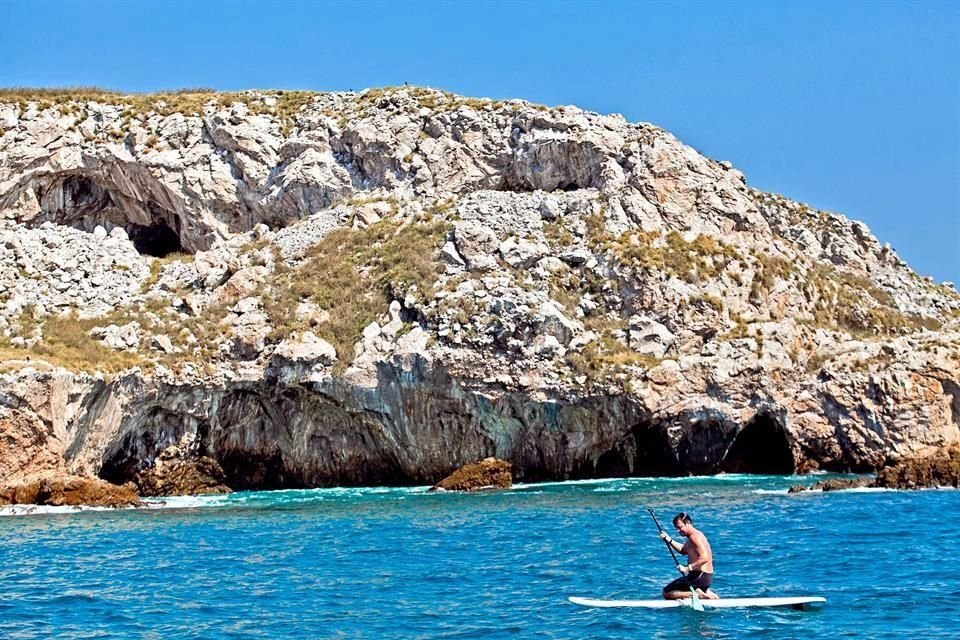 En Riviera Nayarit hallarás buenas opciones para practicar golf, montar a caballo y bucear.