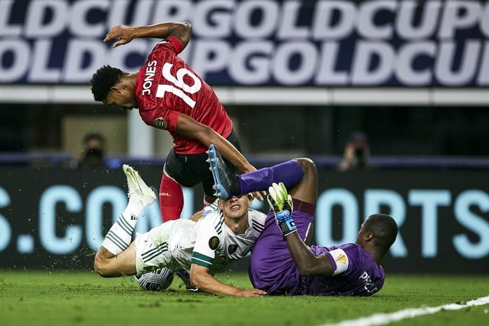 Lozano estuvo inconsciente por algunos segundos.