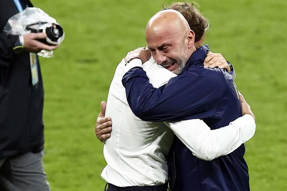 Mancini y Vialli se fundieron en un abrazo al final del partido ante Inglaterra.