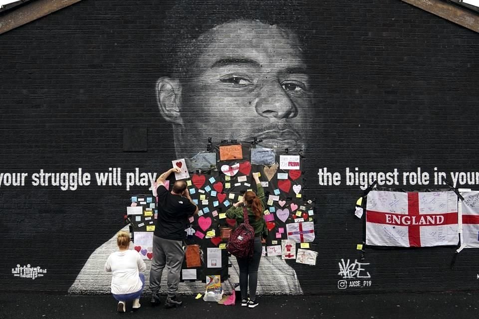 Algunos aficionados mostraron su apoyo a Rashford.