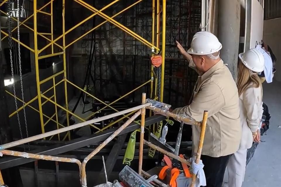 Enrique Alfaro hizo un recorrido por lo que será la principal atracción de JAPI, antes Trompo Mágico: El teatro volador.