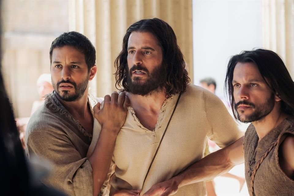 El actor Jonathan Roumie reveló que tuvo momentos de oscuridad en su vida hasta que interpretó a Jesús en la pantalla.