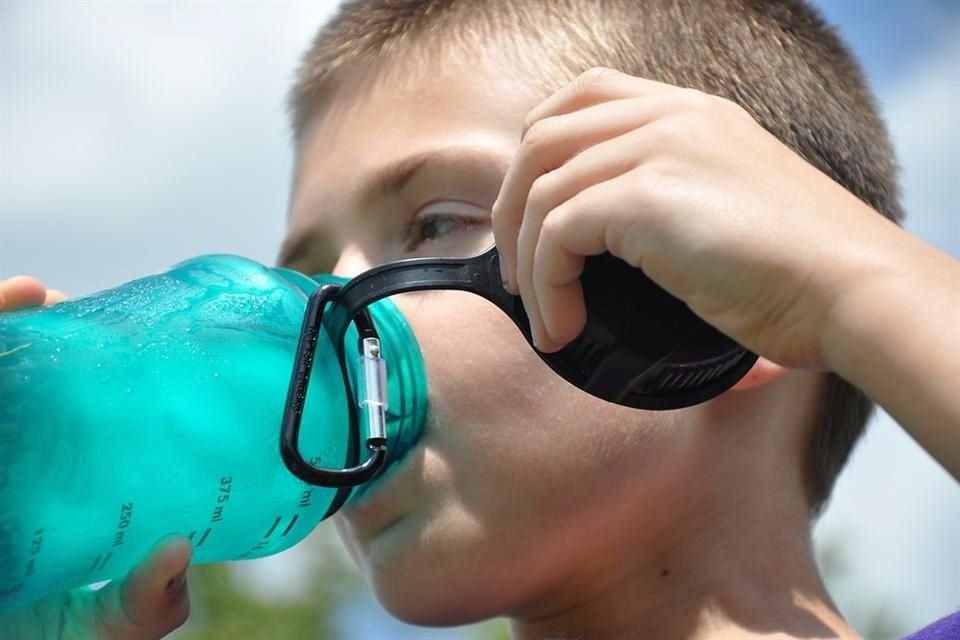Las altas temperaturas que llegan con la Primavera podrían ocasionar golpe de calor, alerta especialista.