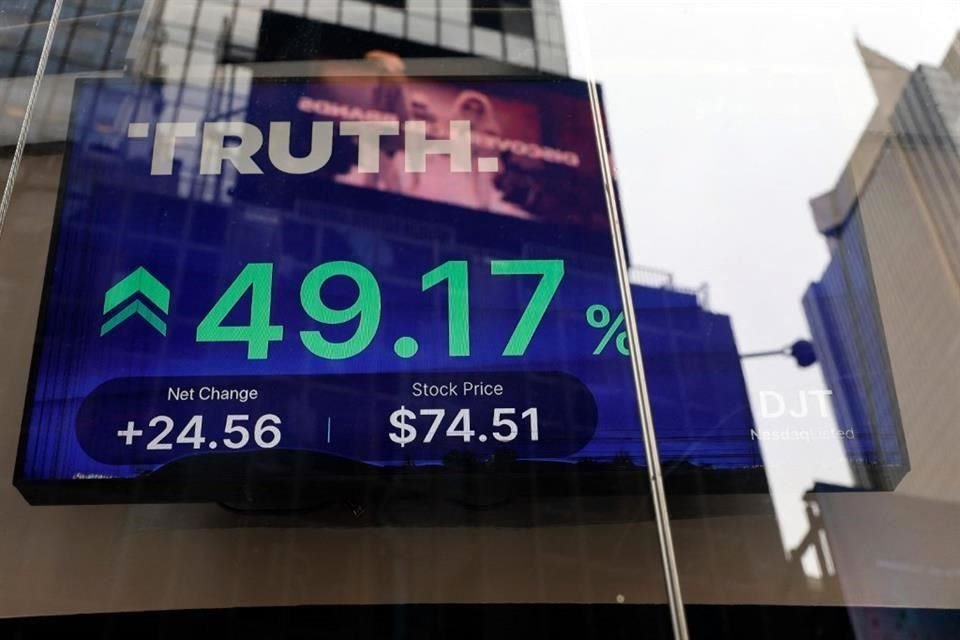 Trump Media & Technology Group, del ex presidente Donald Trump, debutó en la bolsa con ganancias.
