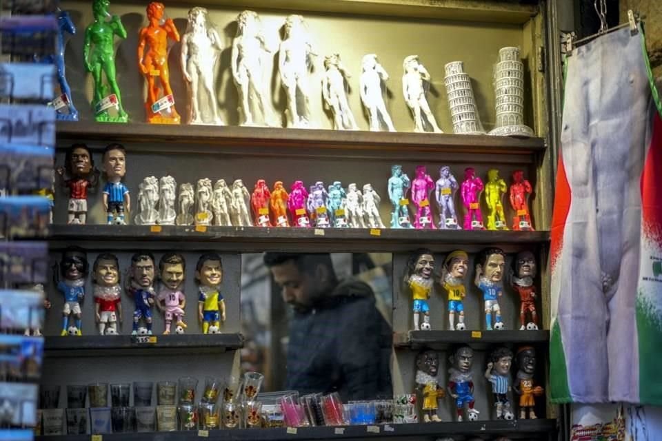 A instancias de Hollberg, la oficina del fiscal del estado en Florencia ha iniciado una serie de juicios contra el uso comercial despectivo y no autorizado de la figura del David.