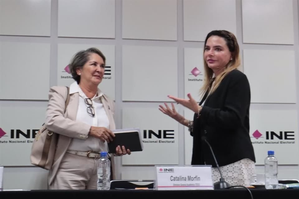 Carla Humphrey, consejera del INE (derecha), y Catalina Morfín, directora general académica del ITESO (izquierda).