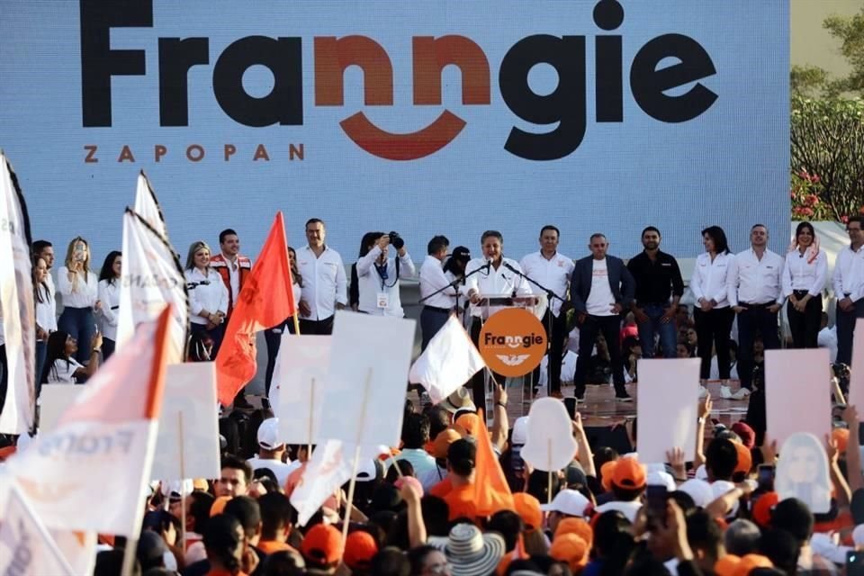 Inicio de campaña a la Alcaldía de Zapopan de Juan José Frangie, en la Plaza de las Américas.