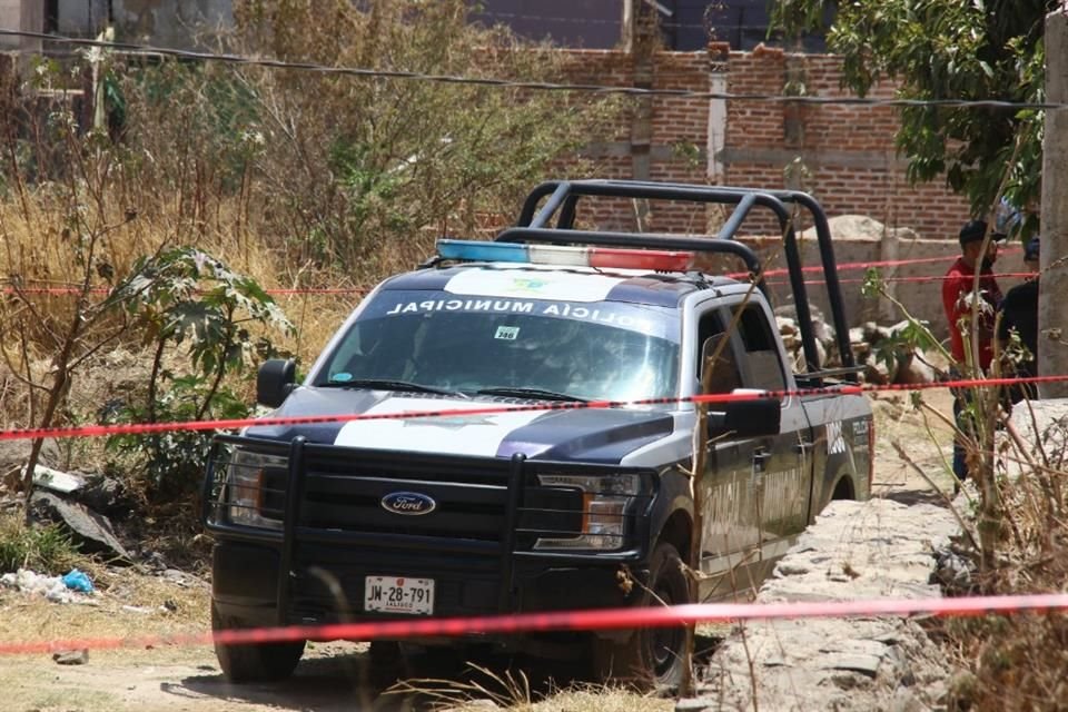 En el sitio trabaja personal de la Fiscalía Especial en Personas Desaparecidas y del Instituto Jalisciense de Ciencias Forenses.