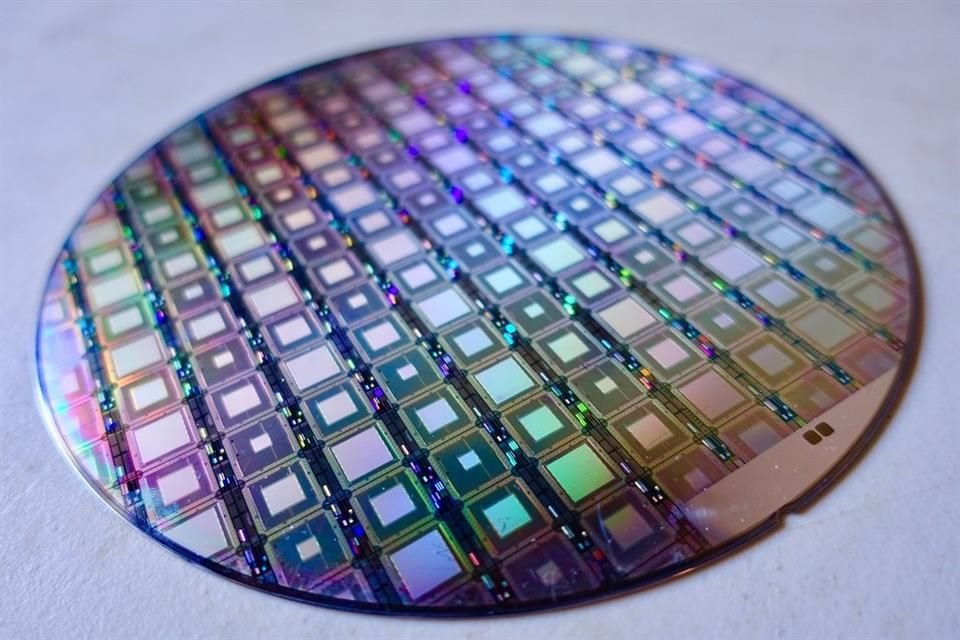 TSMC cuenta con una docena de fábricas en Taiwán que producen obleas que contienen procesadores.